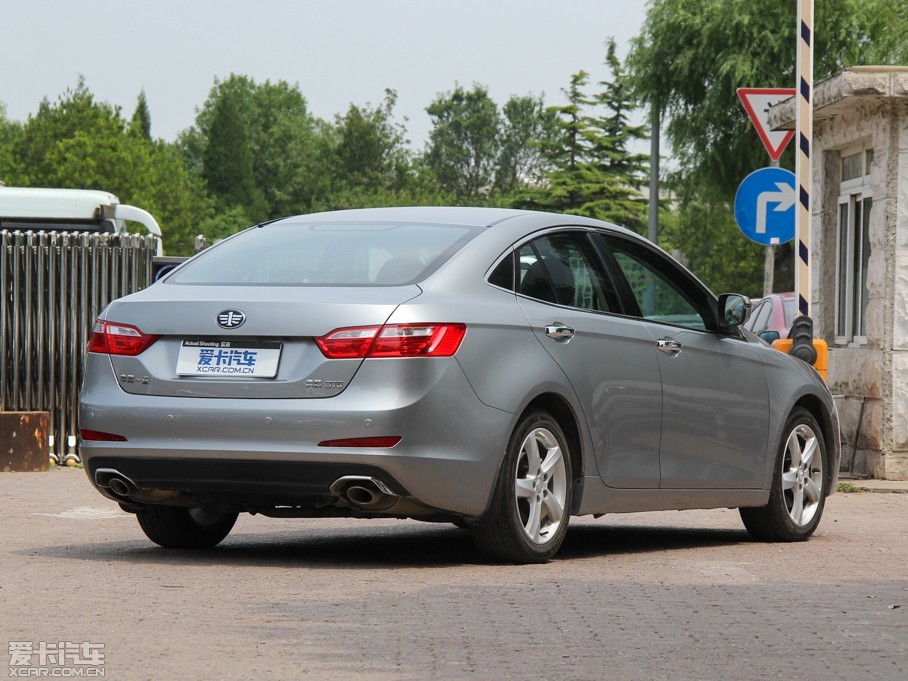 0l 自動豪華型 2018款奔騰b70 1.8t 自動轎跑互聯智享型 2.