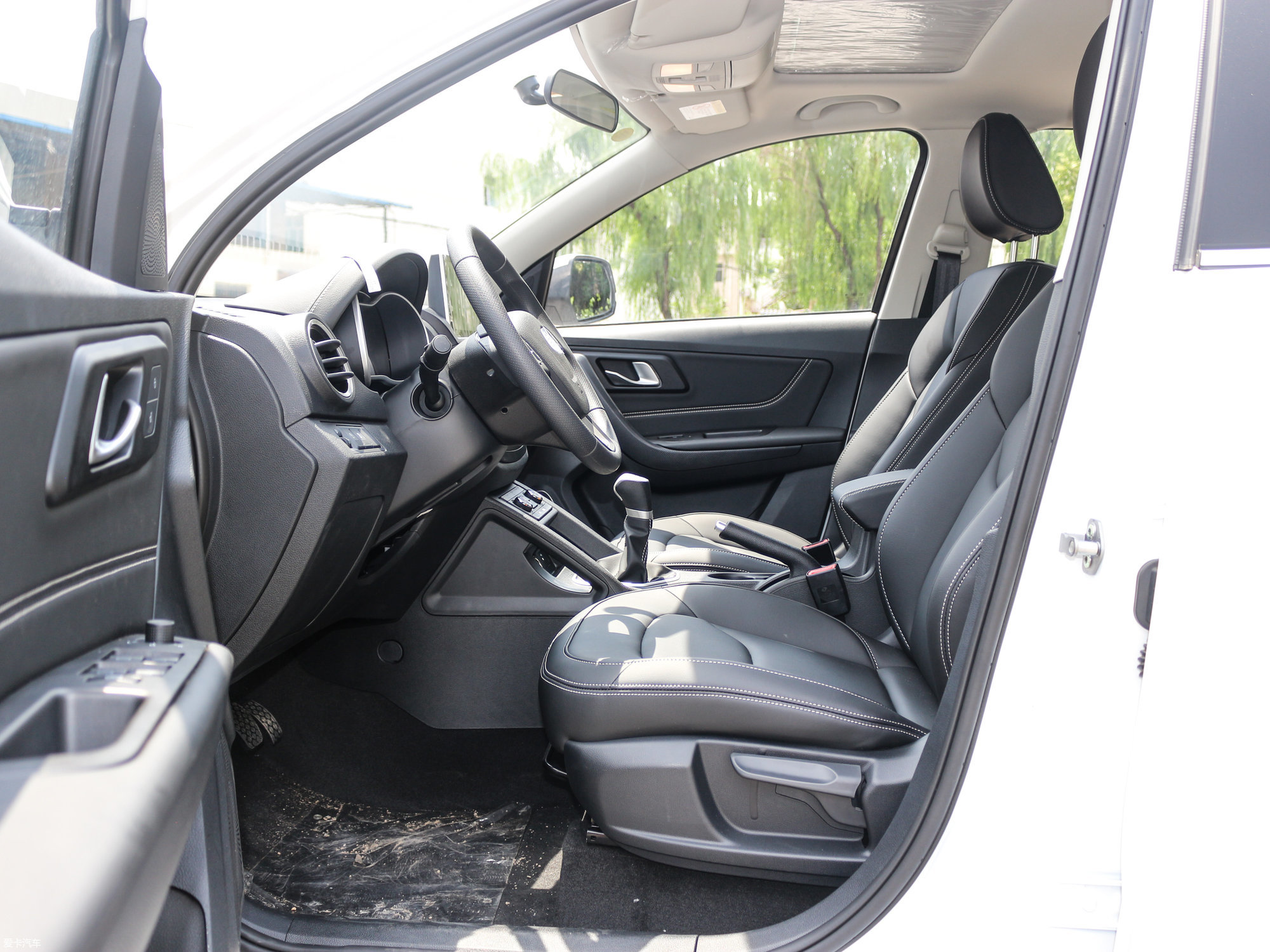 6l 手动尊享型  2019款奔腾x40 1.6l 自动互联智享型 国v 1.