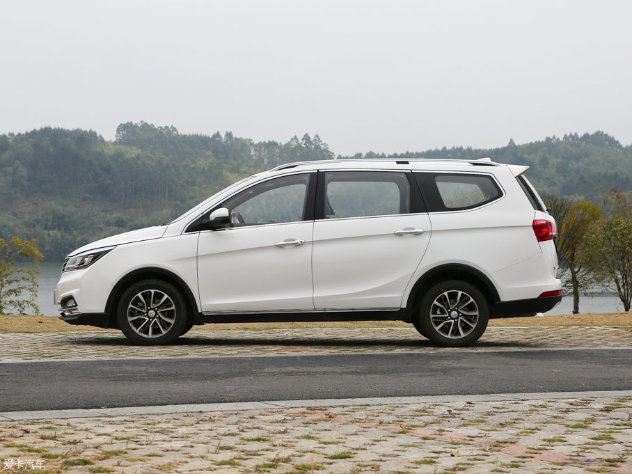 2017款宝骏7301.5t 手动尊享型 7座