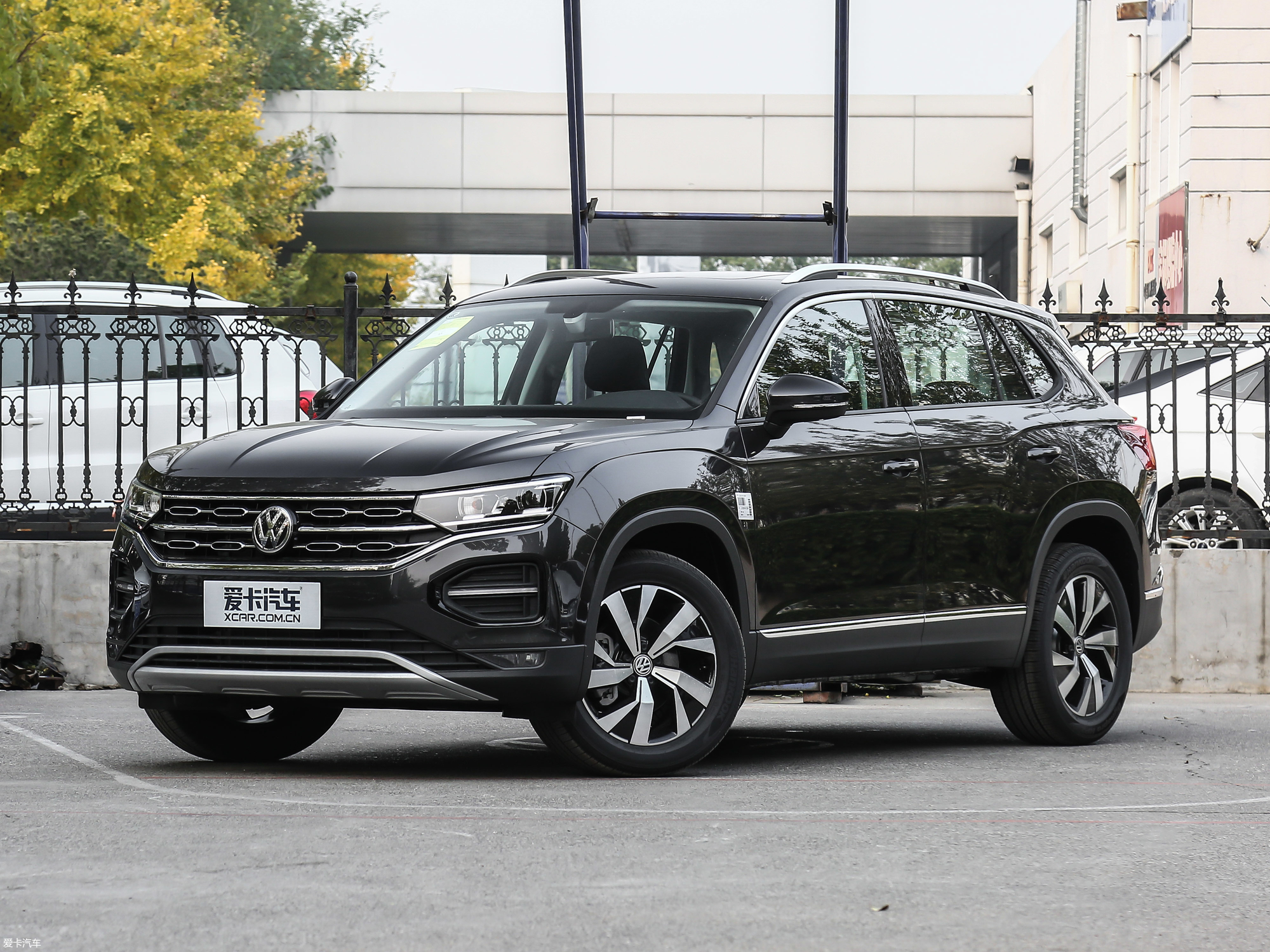 【2019款探岳330tsi 两驱豪华型_整体外观_16/1302张图片】_汽车图片