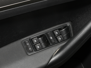 2019款梦想版 1.5L 自动舒适型 主驾车窗控制区	