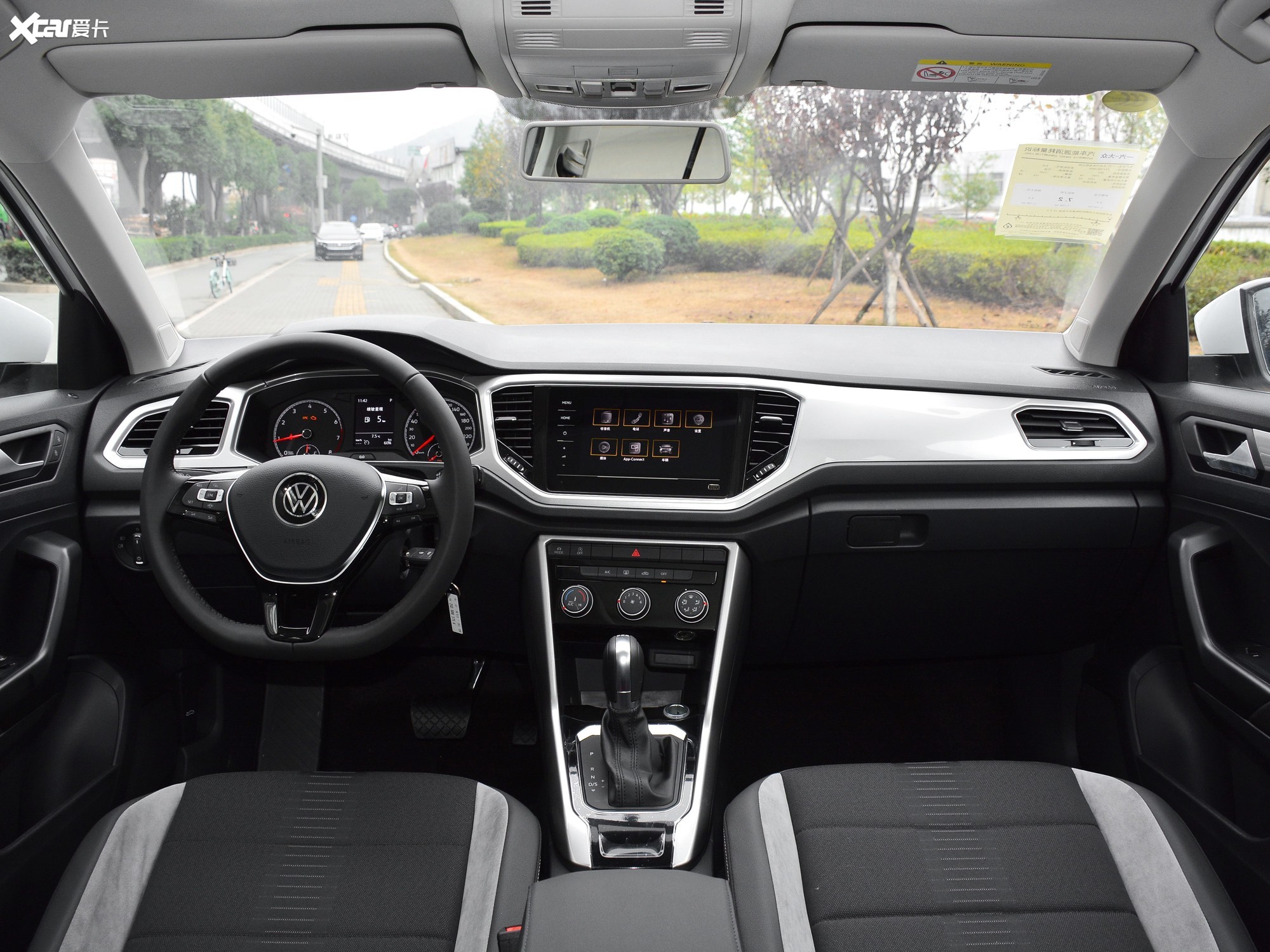 爱卡首页 汽车图片 大众 t-roc探歌 2021款280tsi dsg两驱精英智联版