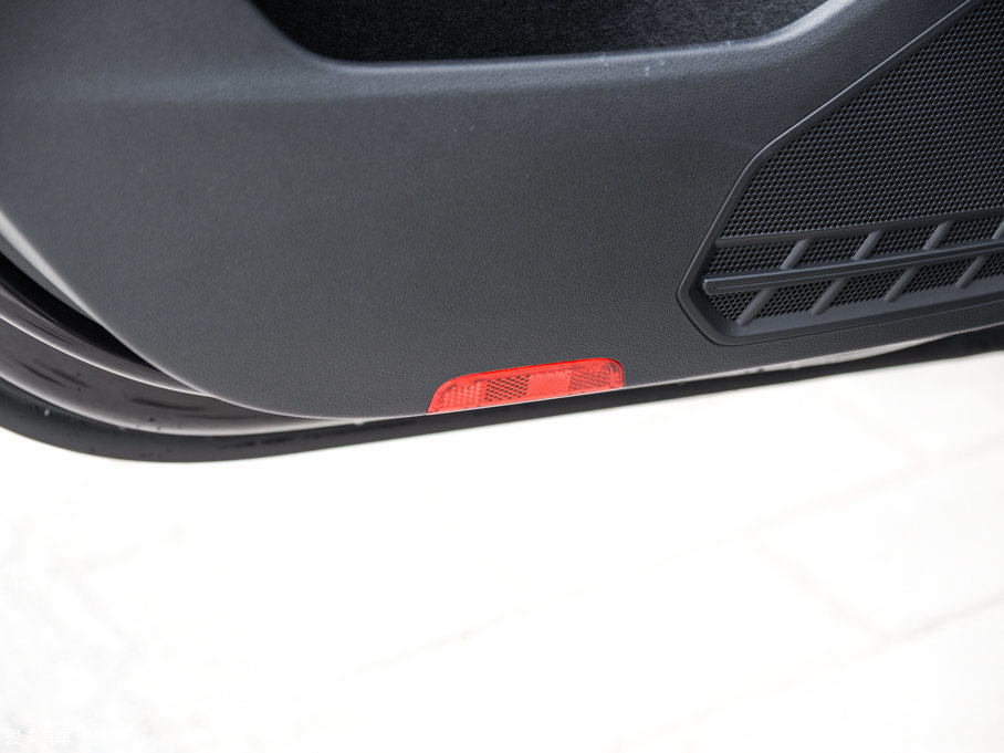 2017 230TSI ֶ