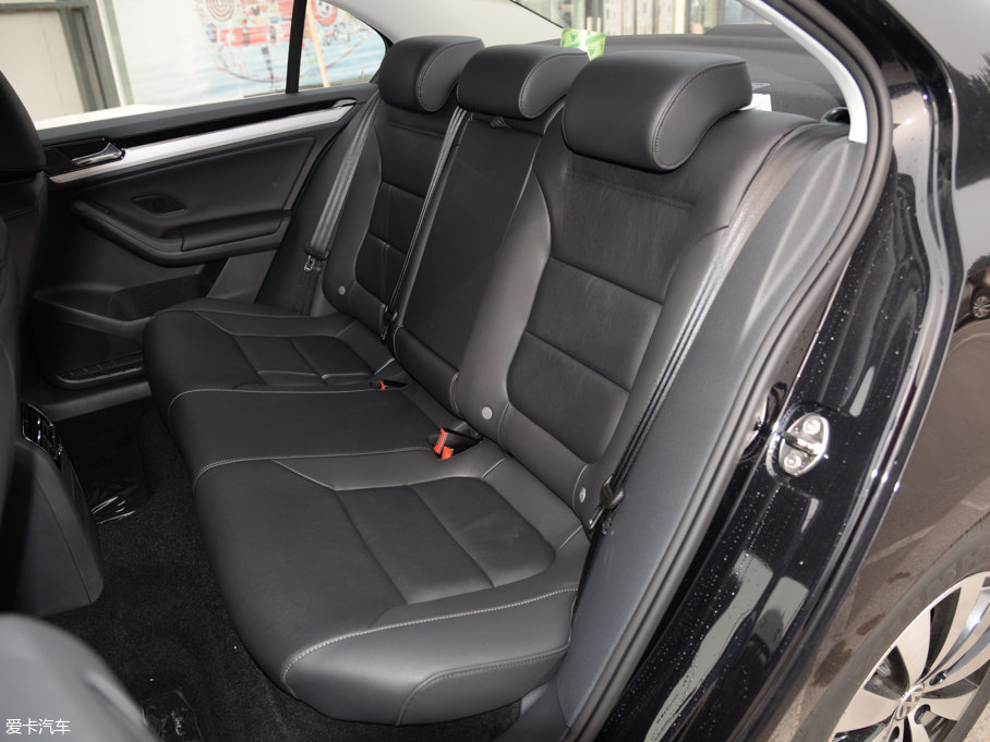 2017 230TSI ֶ