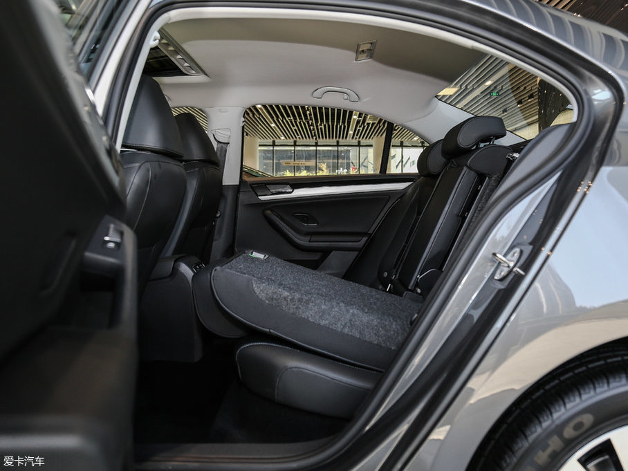 2017 1.6L Զ
