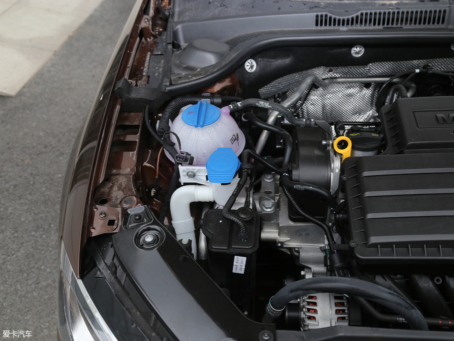 2017 1.6L Զ