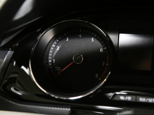 20181.5L Զ п