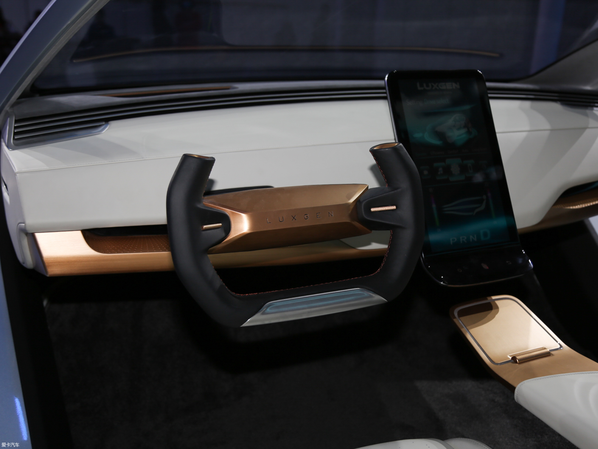 【2018款ai智能概念座舱概念车_中控区_4/86张图片】_汽车图片大全