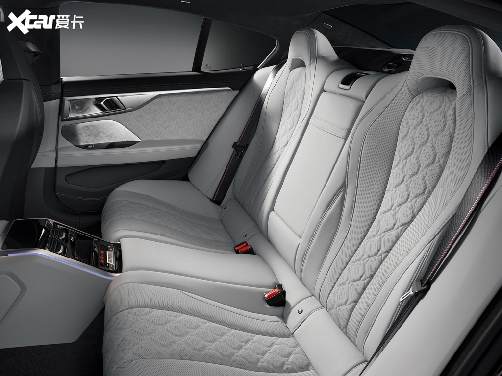 【2020款宝马m8m8 四门轿跑车 雷霆版_空间座椅_9/114张图片】_汽车