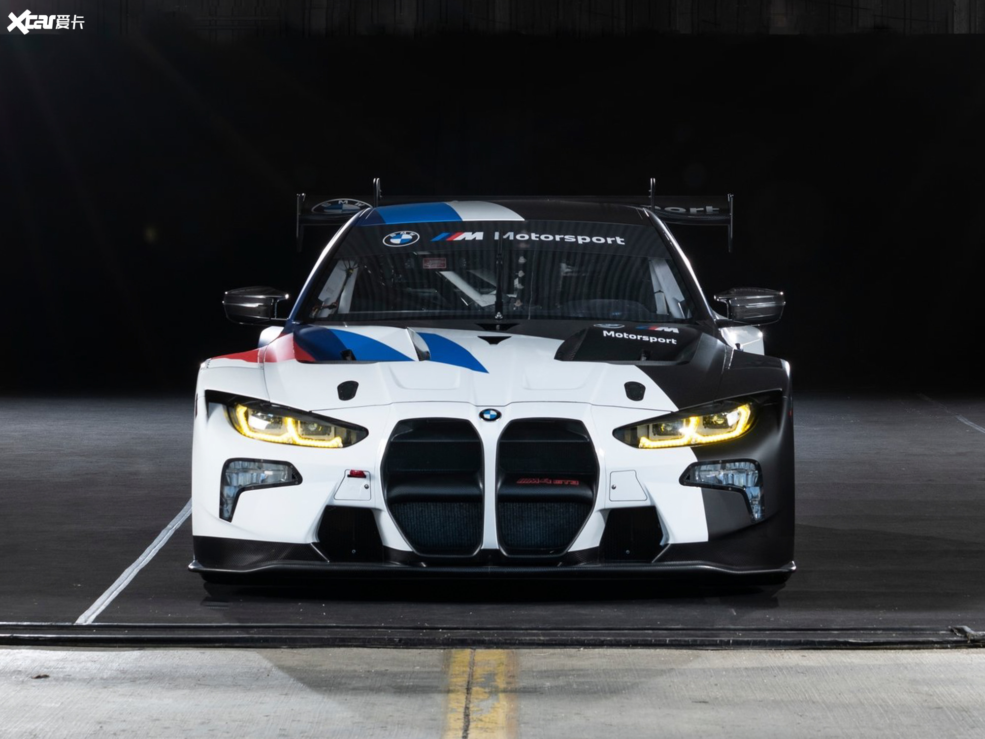 【2021款宝马m4双门gt3_整体外观_4/33张图片】_汽车图片大全_爱卡