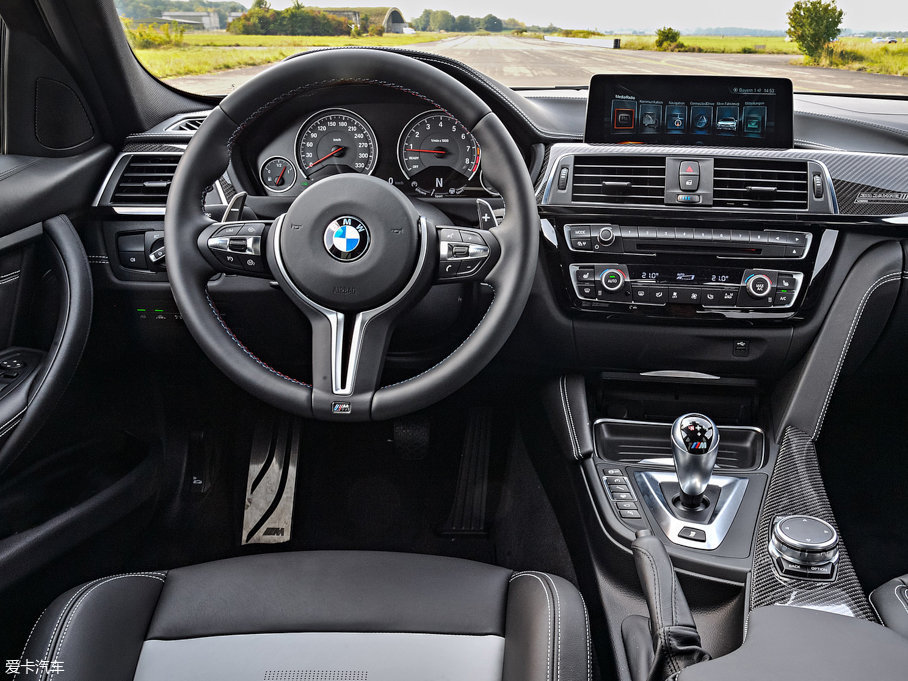 【2016款宝马m3四门30周年特别版_中控区_2/57张图片】_汽车图片大全