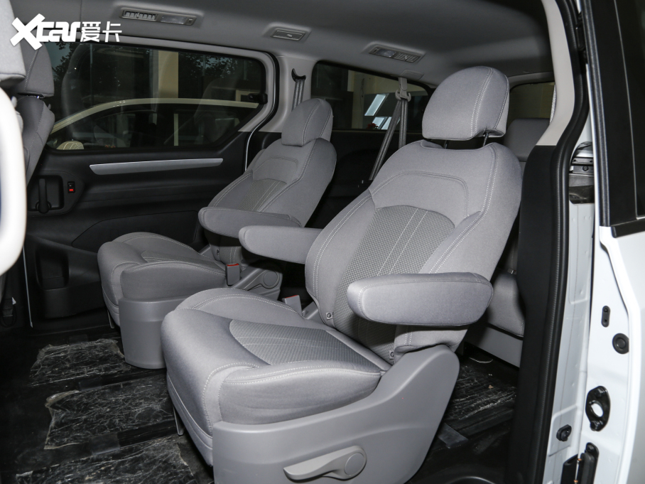 2022款上汽大通maxus g10 20t 自动智享版 汽油 7座