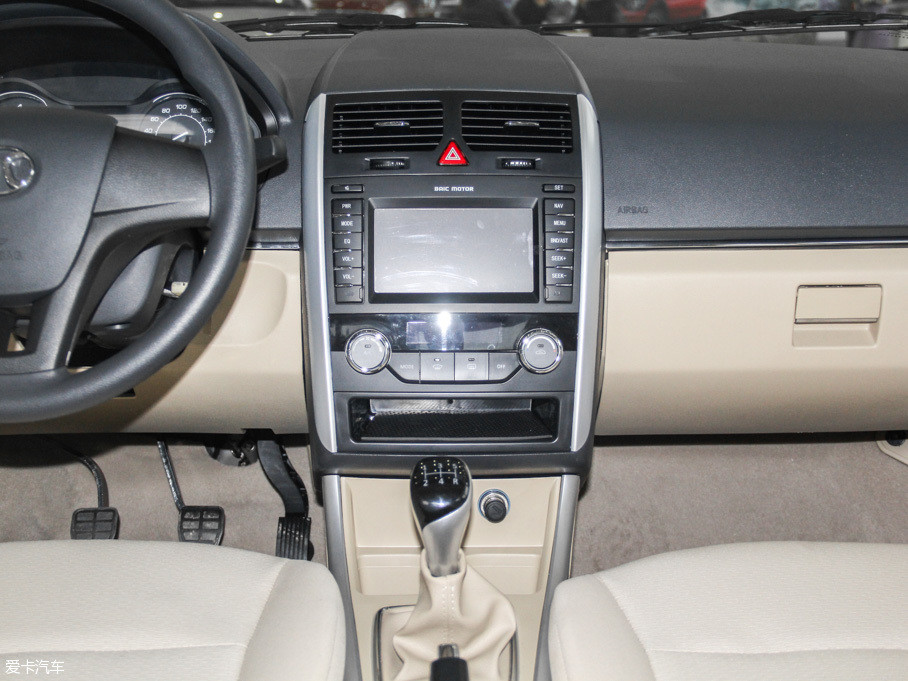 2015款绅宝d20三厢 1.5l 手动乐尚版