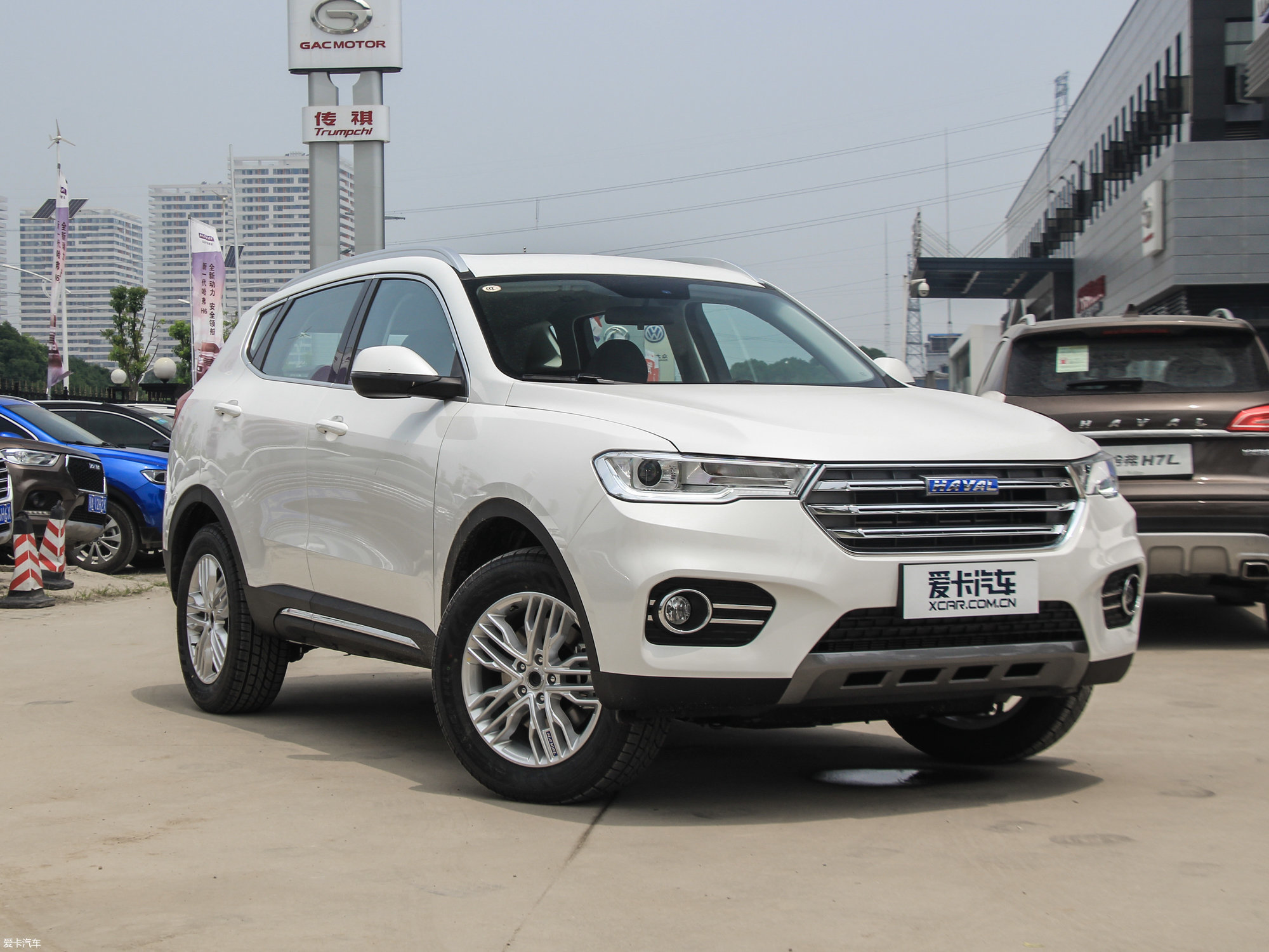 3t 自动风尚型  2018款哈弗h6 红标2.0t 自动豪华型 蓝标1.