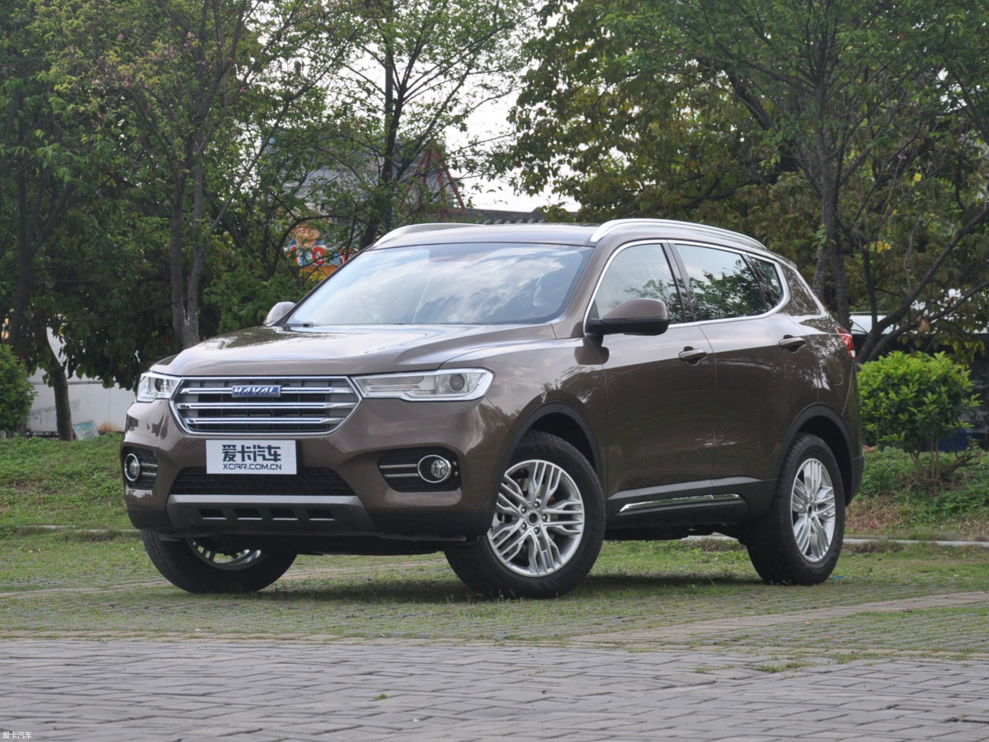 0t 自动风尚型  2018款哈弗h6 红标2.0t 自动豪华型 蓝标1.