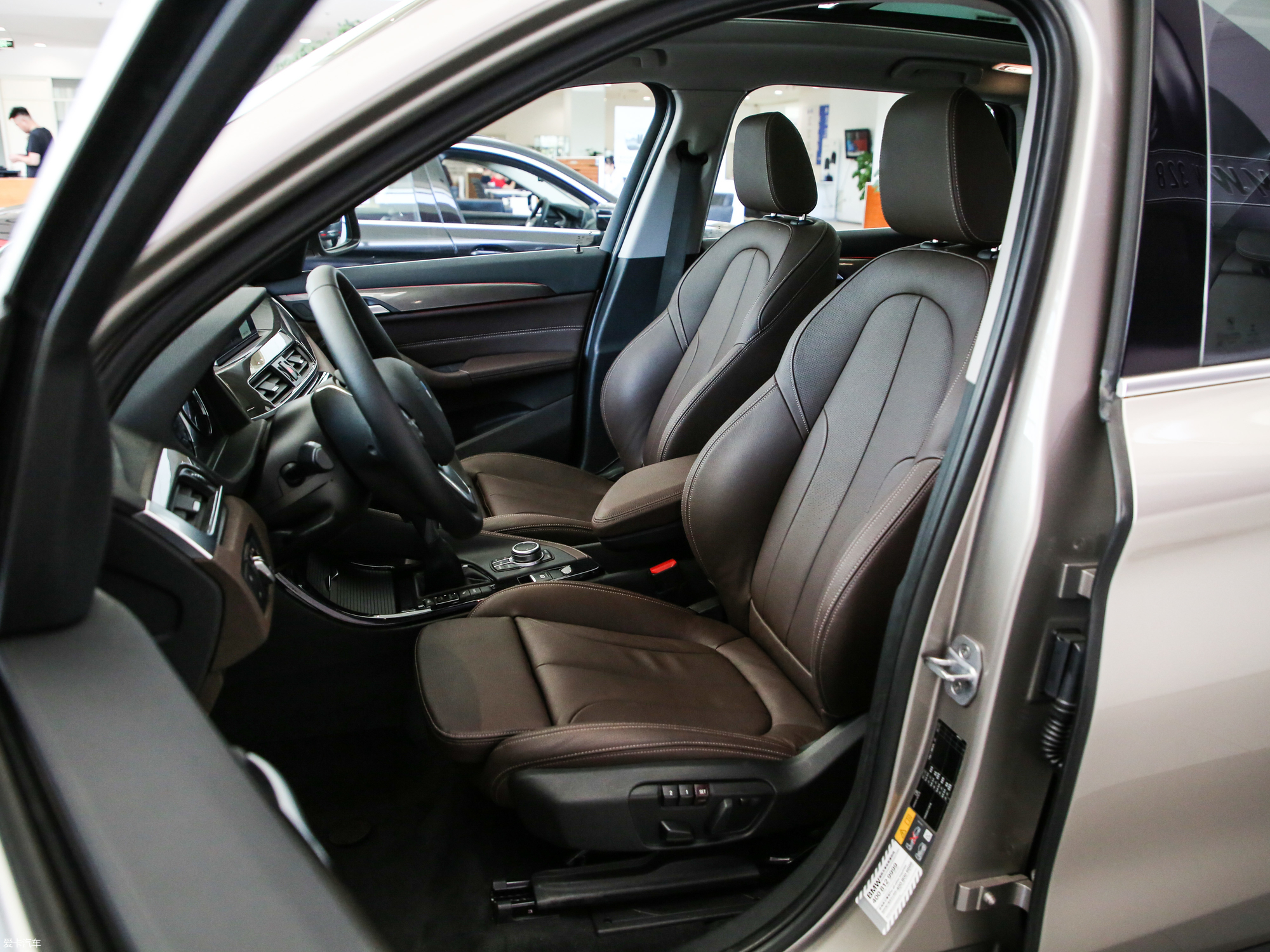 【2019款宝马x1混动xdrive25le 豪华型_空间座椅_3/329张图片】_汽车