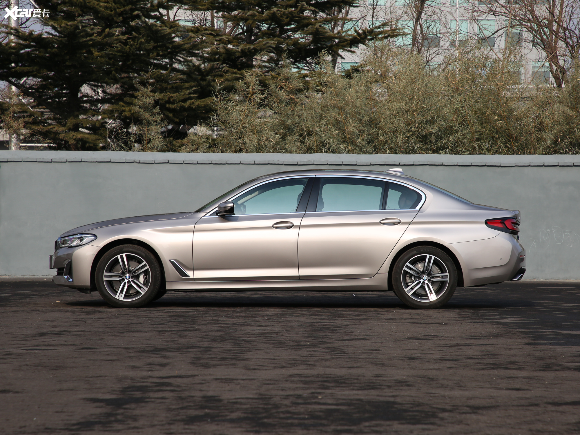 【2021款宝马5系530li 尊享型 豪华套装_整体外观_18/1422张图片】