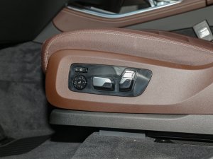 2022款改款 xDrive 40Li M运动套装 主驾驶座椅调节