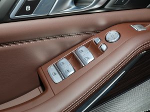 2022款改款 xDrive 40Li M运动套装 主驾车窗控制区	