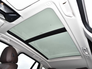 2022款改款二 xDrive30i 领先型 M曜夜套装 天窗