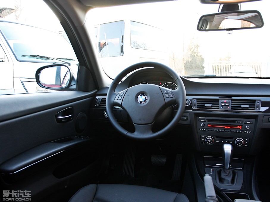 2012款宝马3系四门318i 领先版