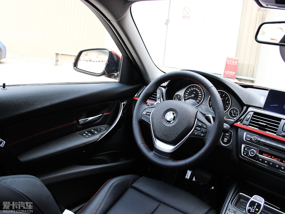 2013款宝马3系320i 运动设计套装