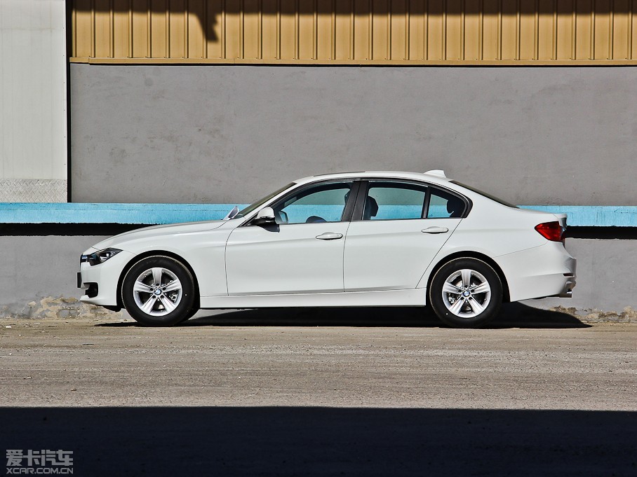 2013款宝马3系320i 进取版