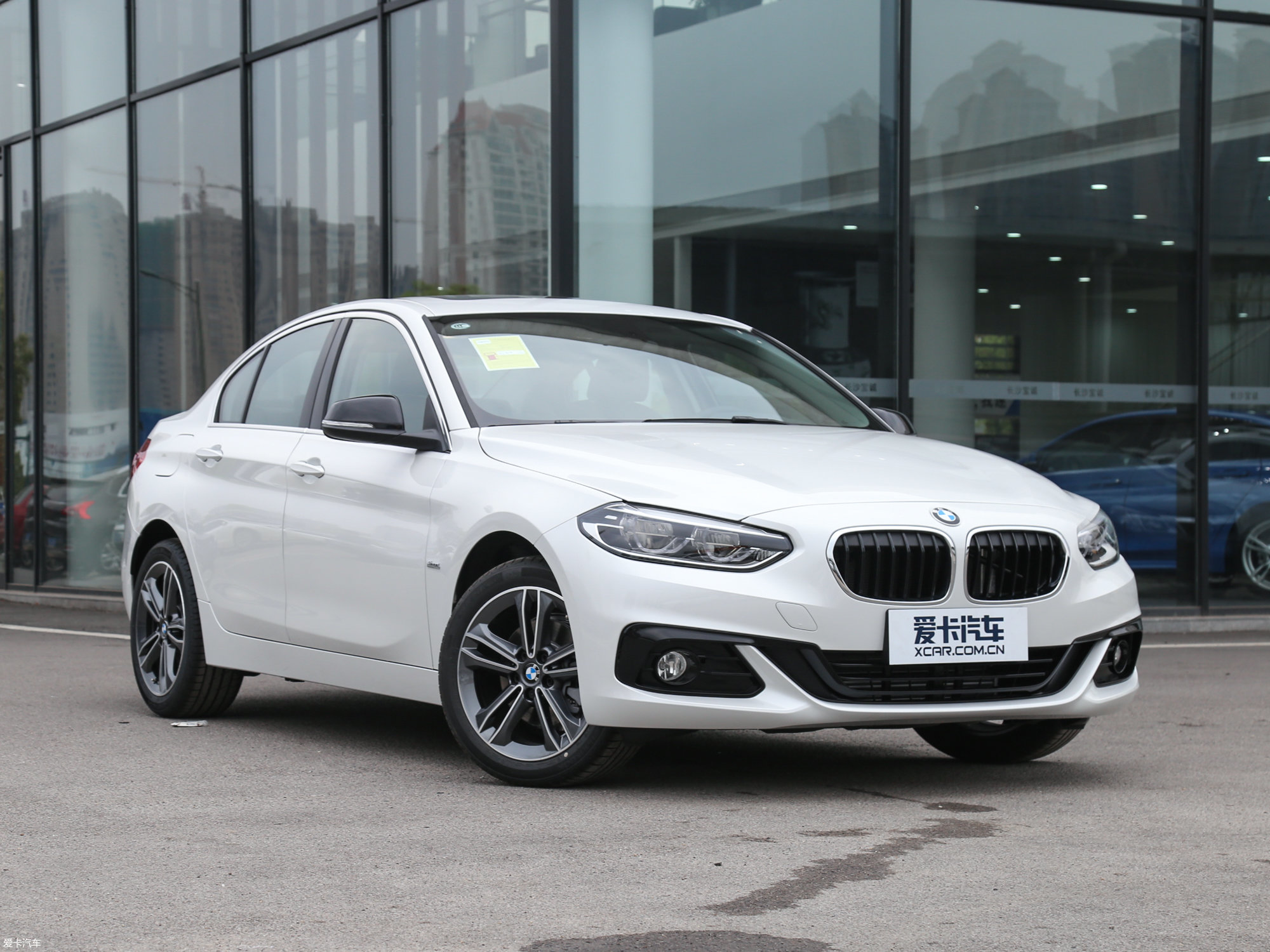 【2017款宝马1系118i 运动型_整体外观_50/2931张图片】_汽车图片大全