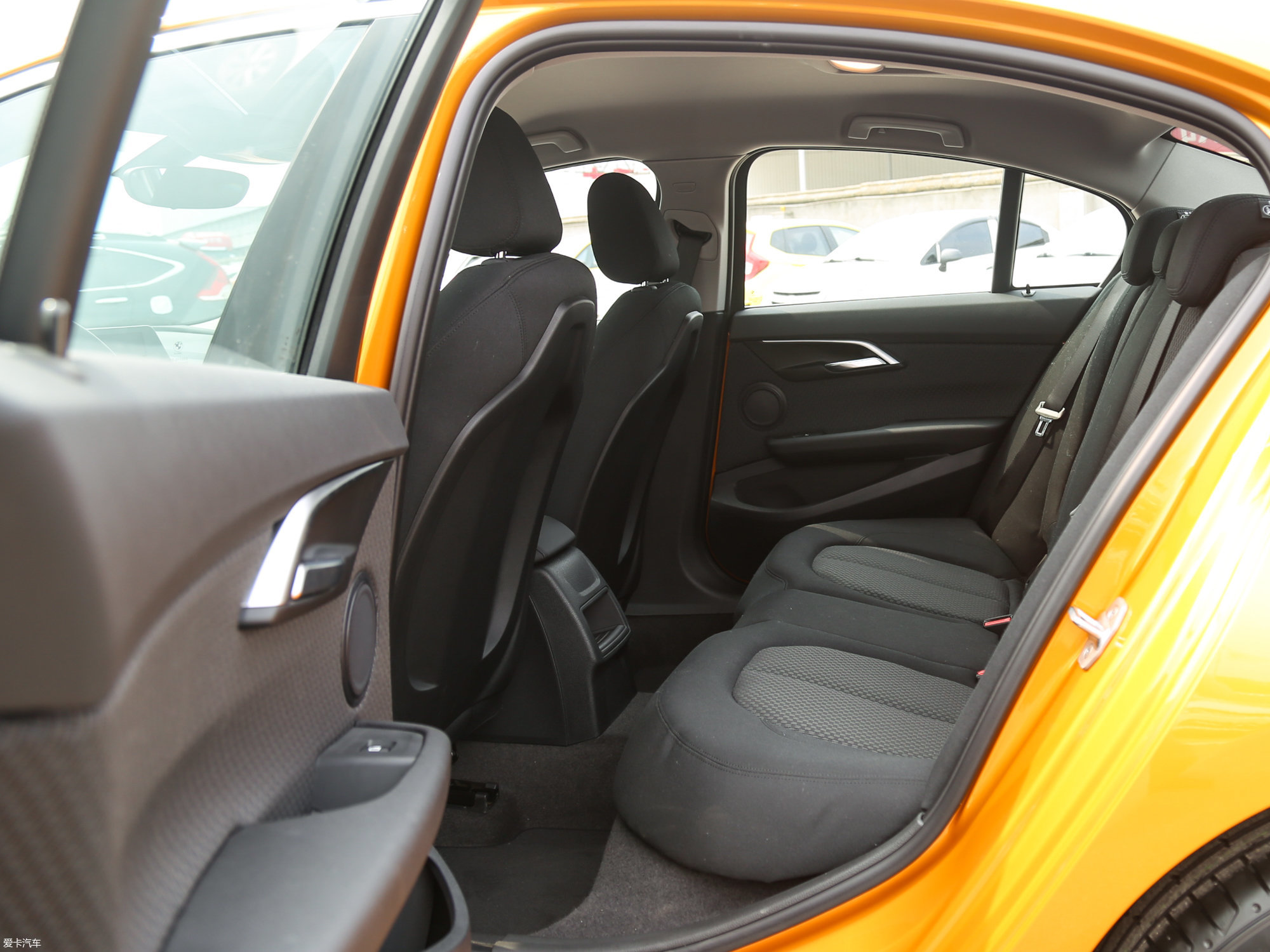 【2017款宝马1系118i 时尚型_空间座椅_157/589张图片】_汽车图片大全