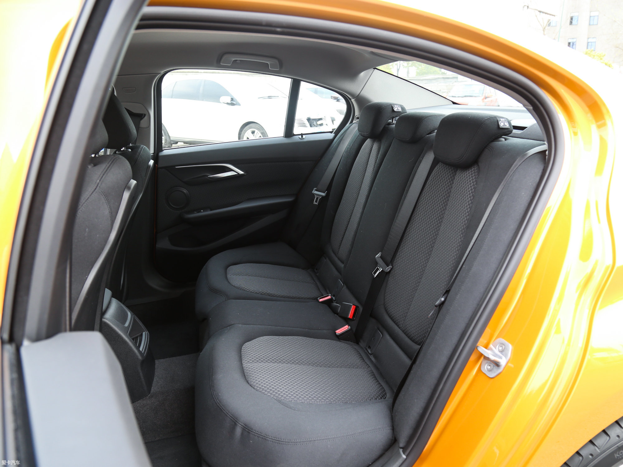 【2017款宝马1系118i 时尚型_空间座椅_33/2931张图片】_汽车图片大全