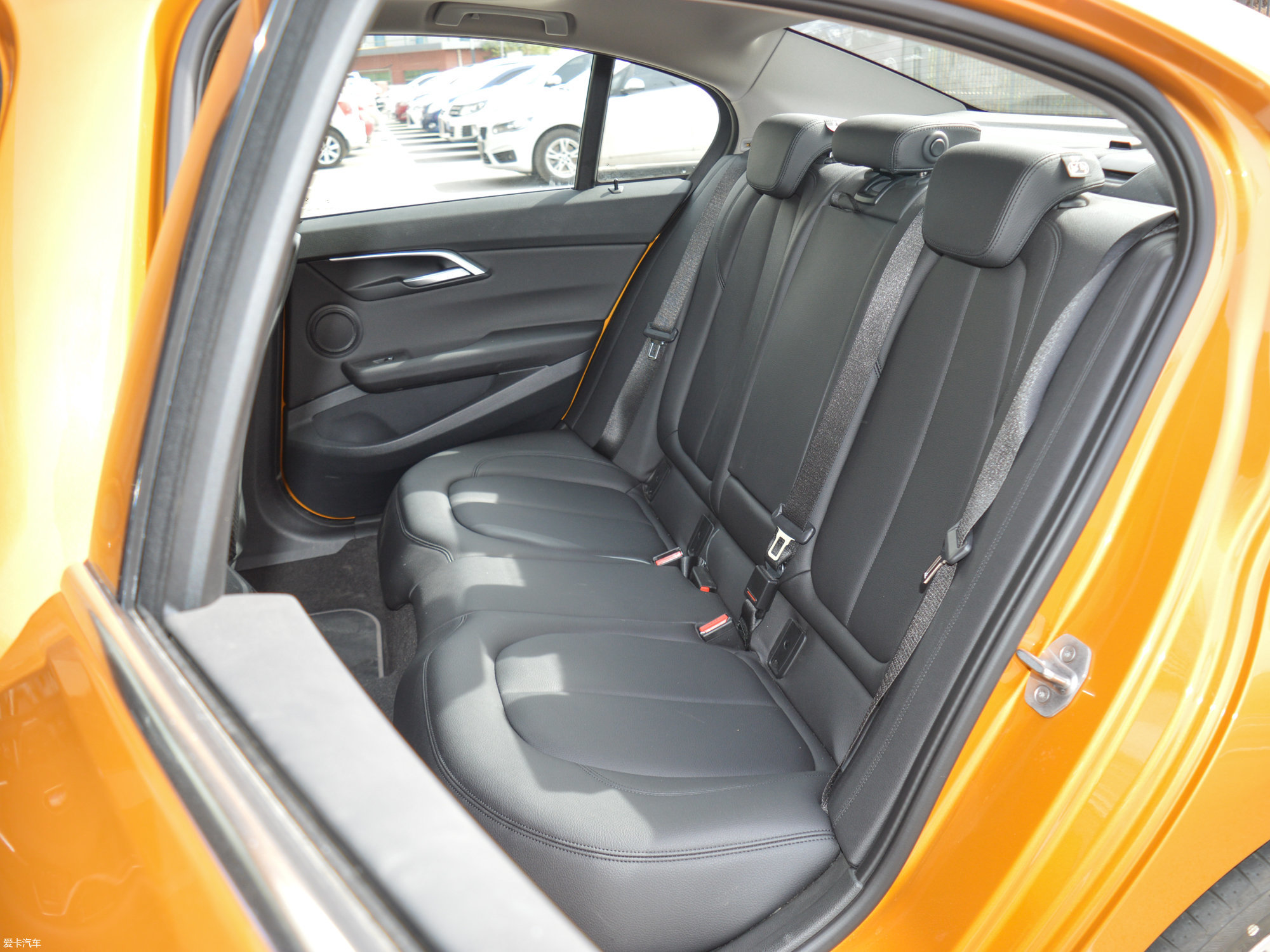 【2017款宝马1系120i 设计套装型_空间座椅_603/2931张图片】_汽车