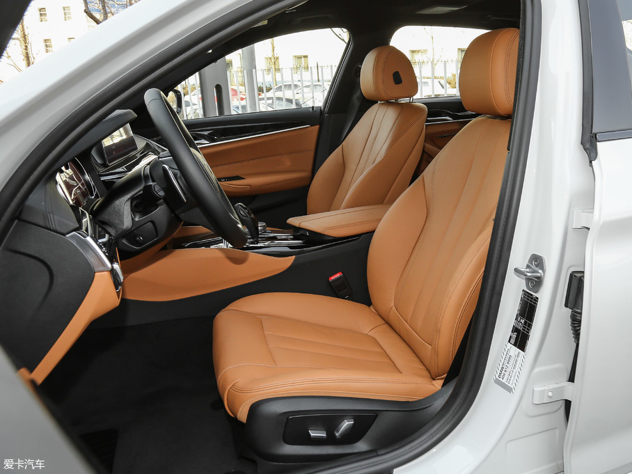 2018款宝马5系改款 530li 领先型 m运动套装