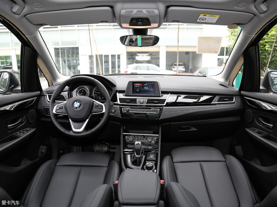 【2018款宝马2系旅行车 218i 尊享型运动套装_中控区 _98/1081张图片
