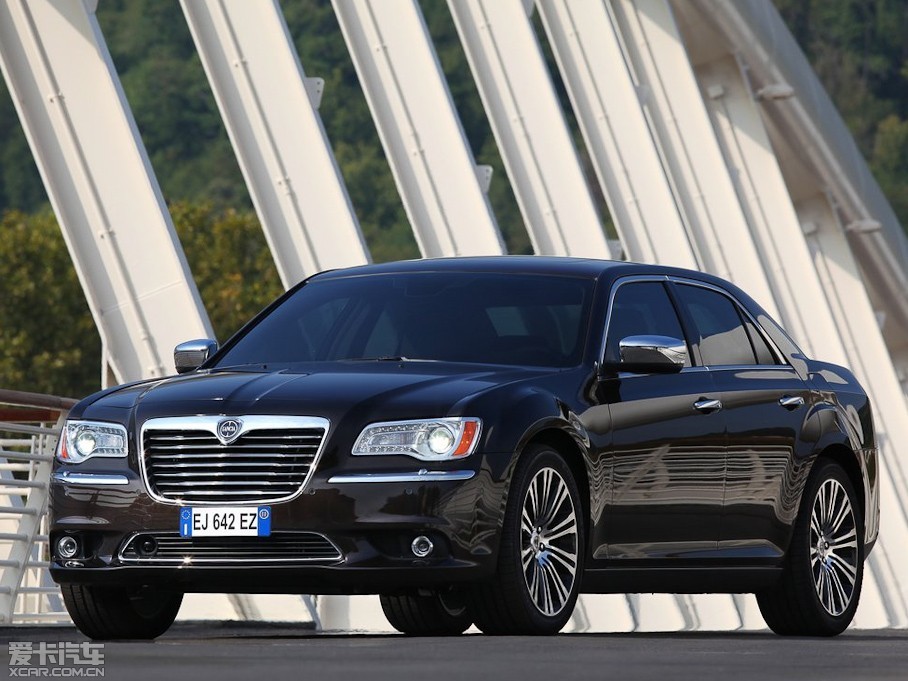 2012款蓝旗亚thema基本型