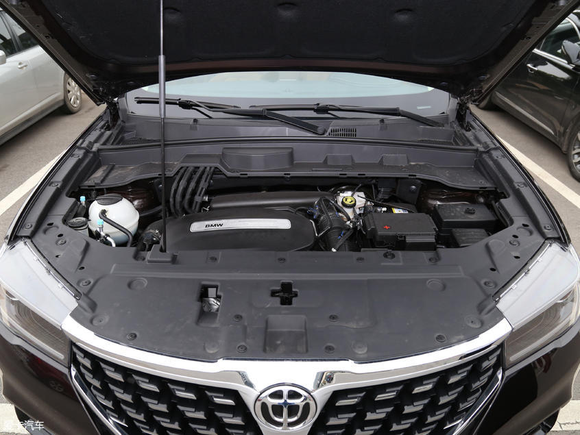 8t涡轮增压发动机,最大功率171kw(232ps),峰值扭矩300nm.