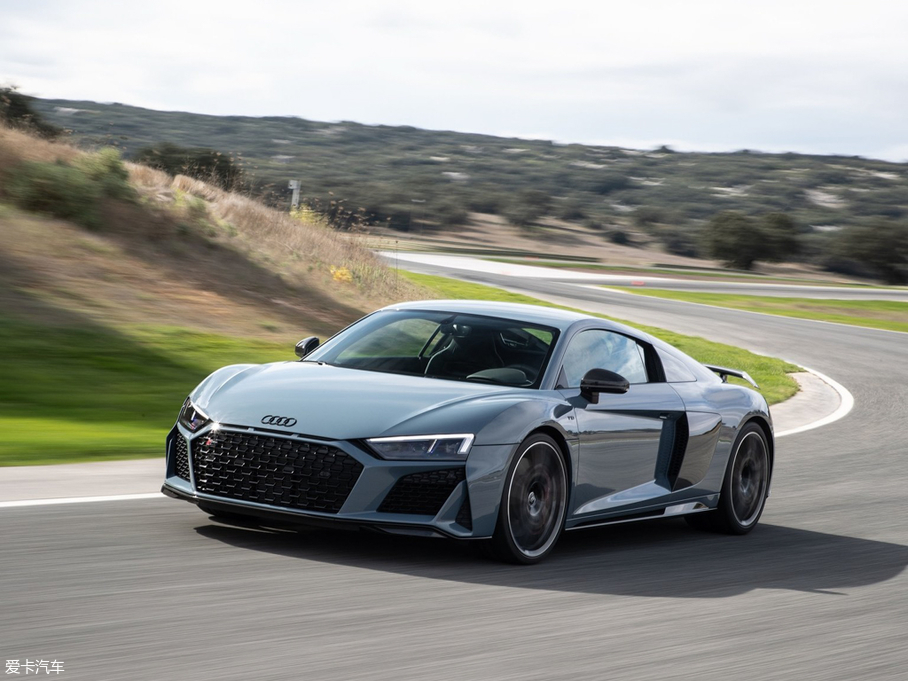 2019µR8 Coupe