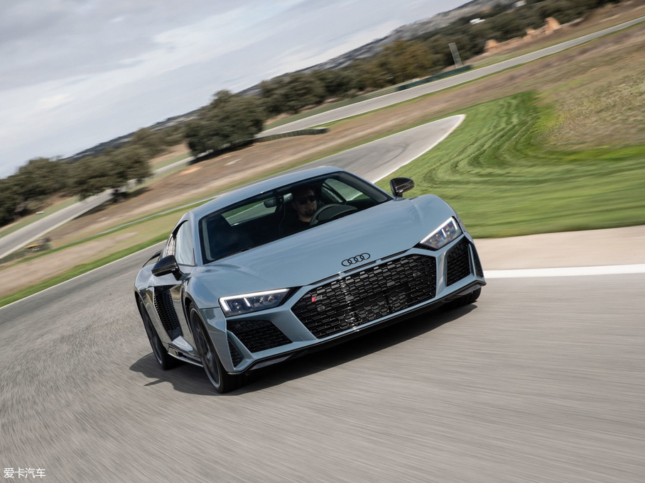 2019µR8 Coupe