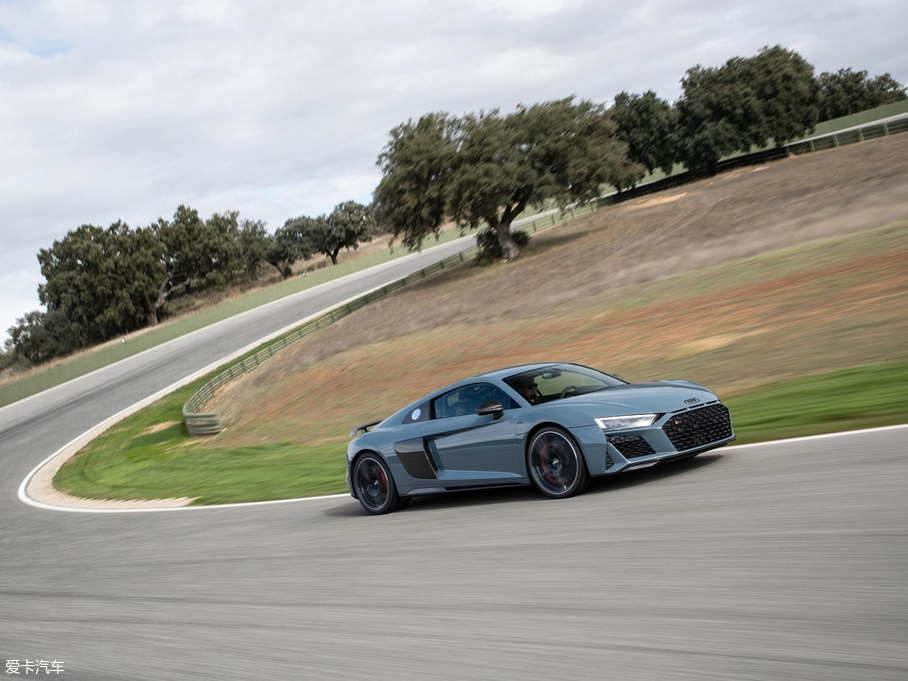 2019µR8 Coupe