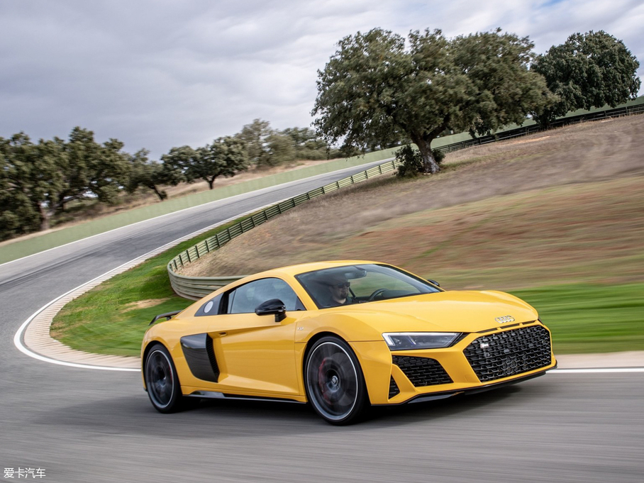 2019µR8 Coupe