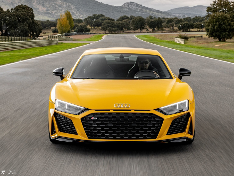 2019µR8 Coupe