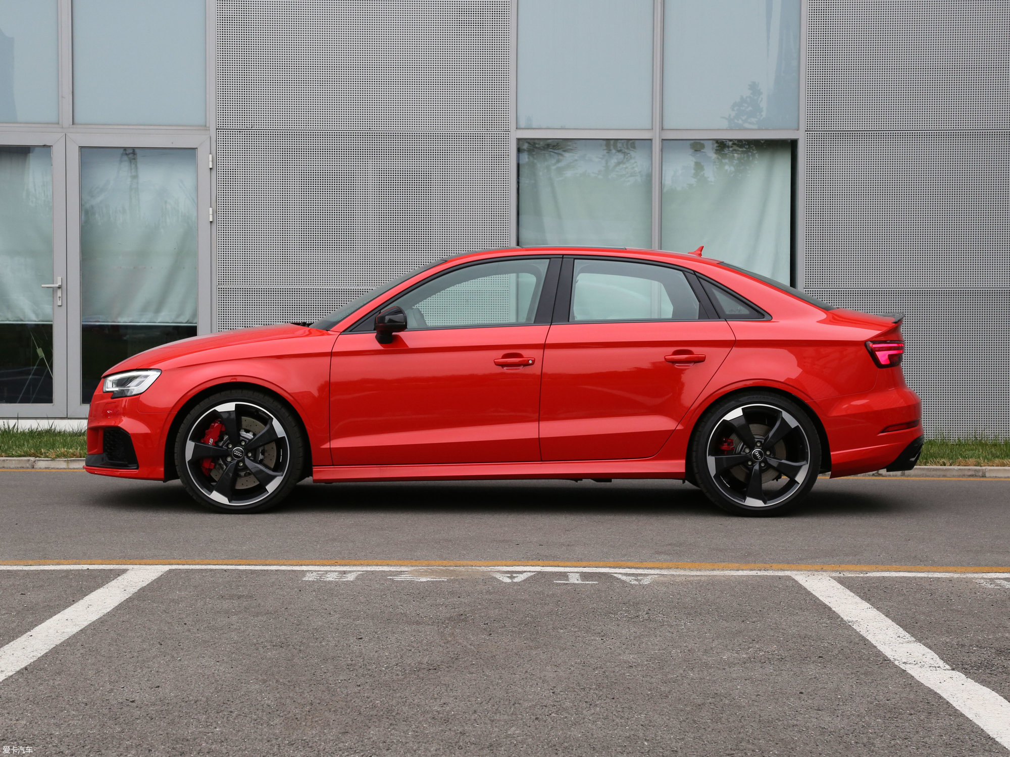 【2017款奥迪rs3limousine_整体外观_3/1214张图片】_汽车图片大全