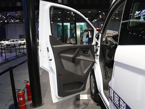 2020款2.0T 自动多功能商用车中轴低顶双开尾门 汽油 国VI 驾驶位车门