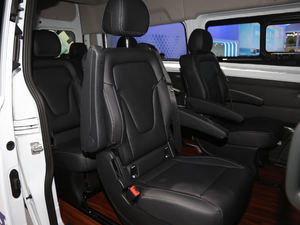2020款2.0T 自动多功能商用车中轴低顶双开尾门 汽油 国VI 后排座椅