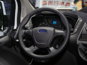 2020款2.0T 自动多功能商用车中轴低顶双开尾门 汽油 国VI 方向盘