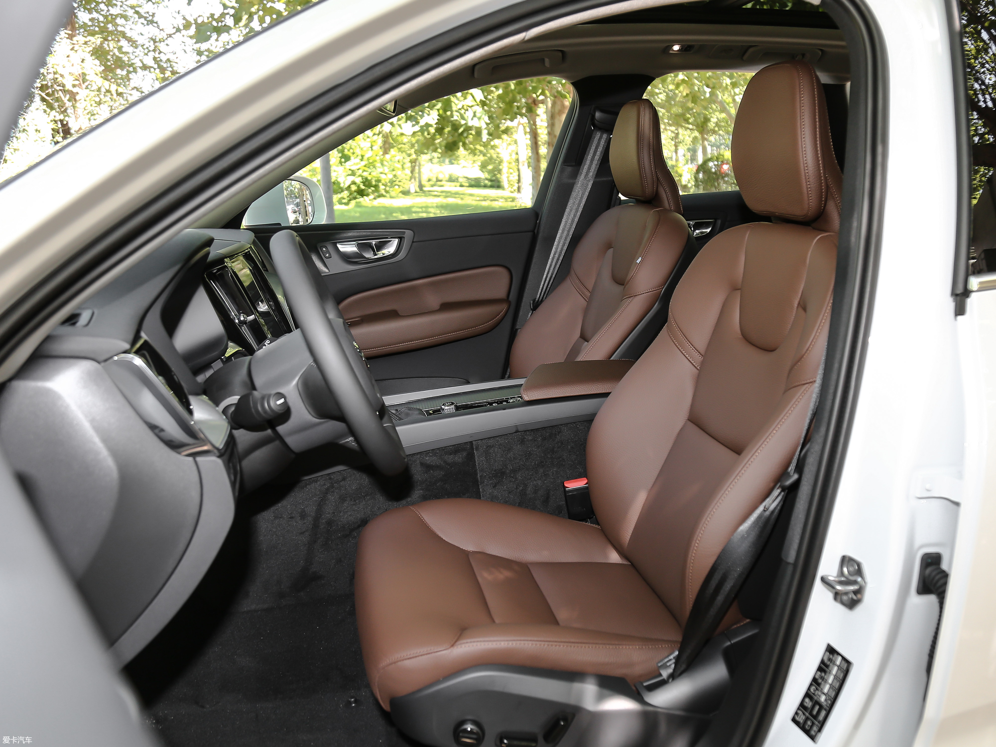 【2020款沃尔沃xc60t5 四驱智逸豪华版_空间座椅_510/1011张图片】