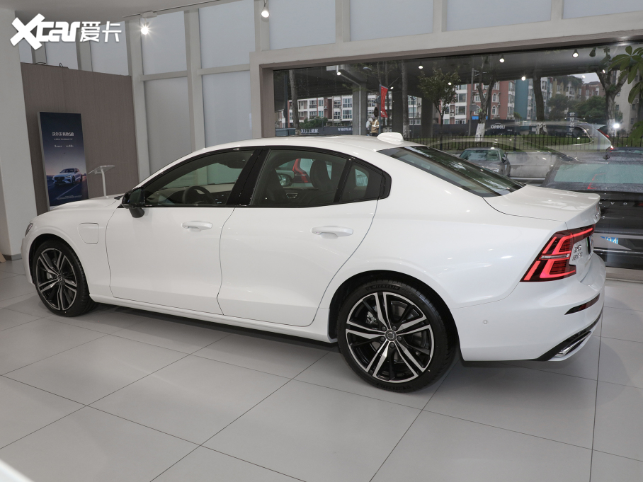 2022ֶS60 RECHARGE T8 E춯 ˶