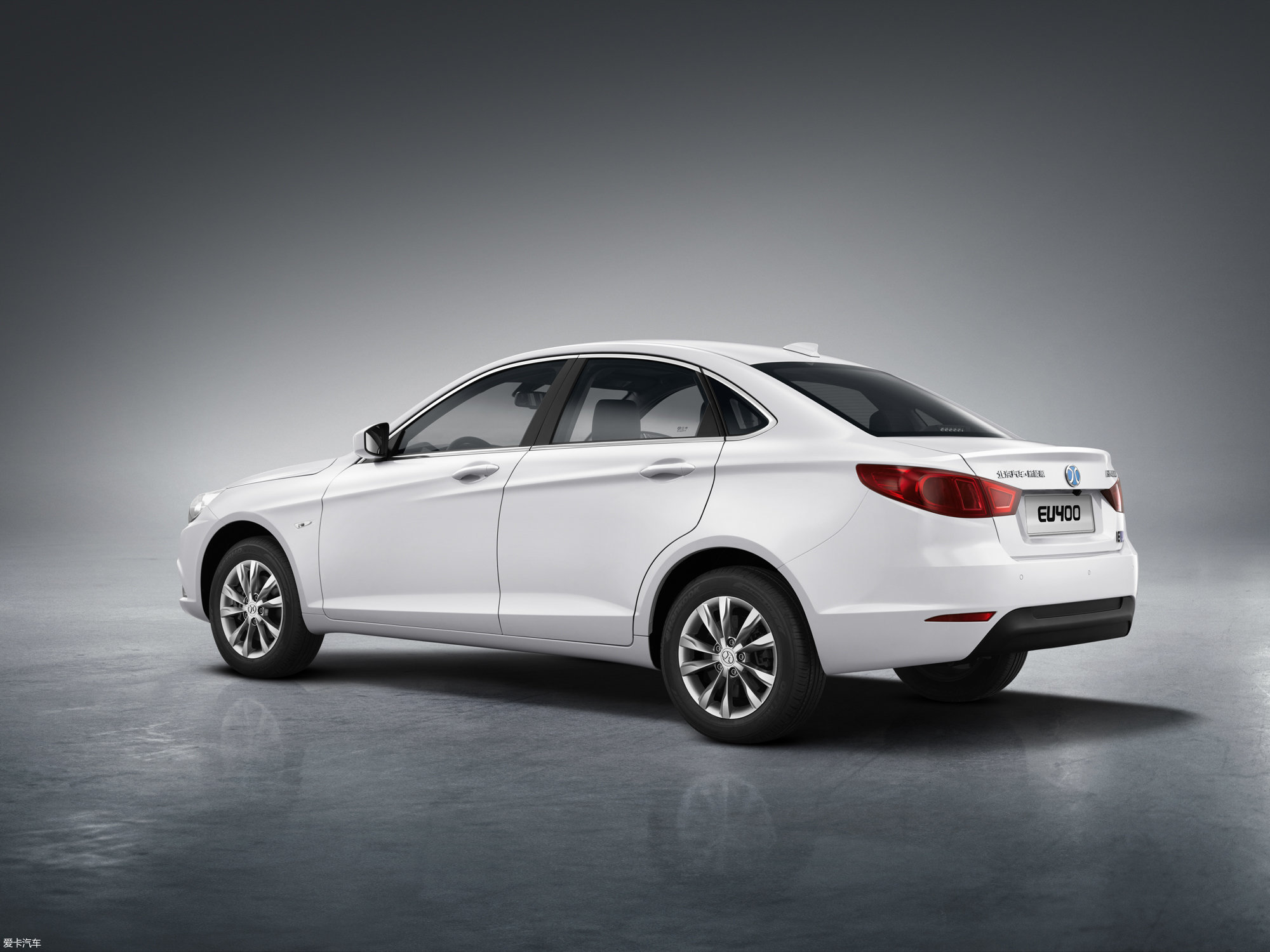 爱卡首页 汽车图片 北汽新能源 北汽eu400 2017款乐享版  2017款北汽