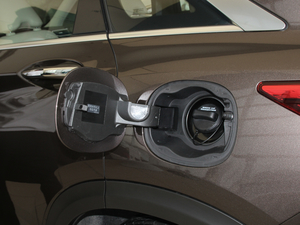 2018款2.0t 菁英版 油箱盖打开