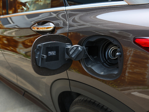 0t 四驱旗舰版 油箱盖打开