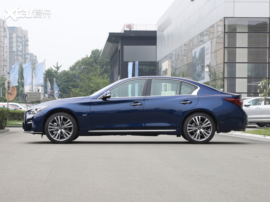 2021ӢQ50L 2.0T ˶
